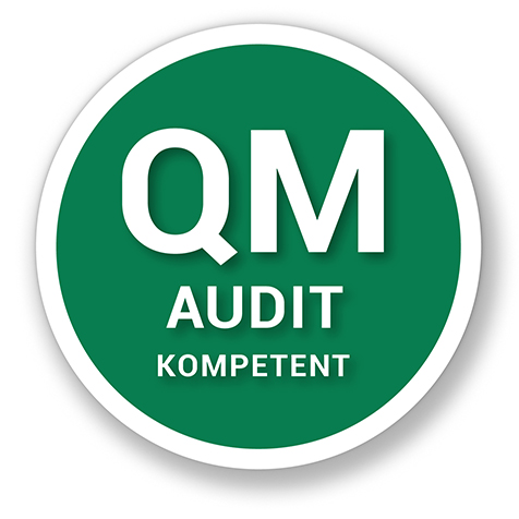 Grafisches Element, grüner Button mit weißer Aufschrift „QM Audit".